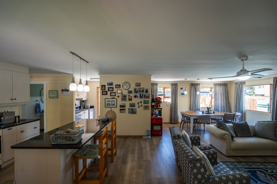 5 Bedroom Property for Sale in Seafield Eastern Cape